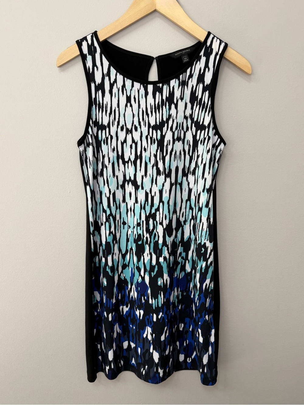Banana Republic Sleeveless Patterned Shift Dress in Black, White & Blue